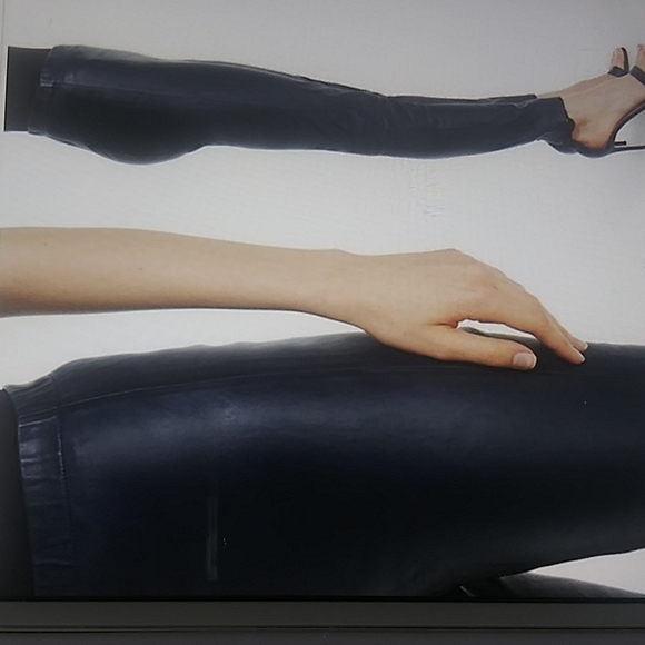 SOLD 💕St. John Napa Leather Stretch Pants - Picture 2 of 13